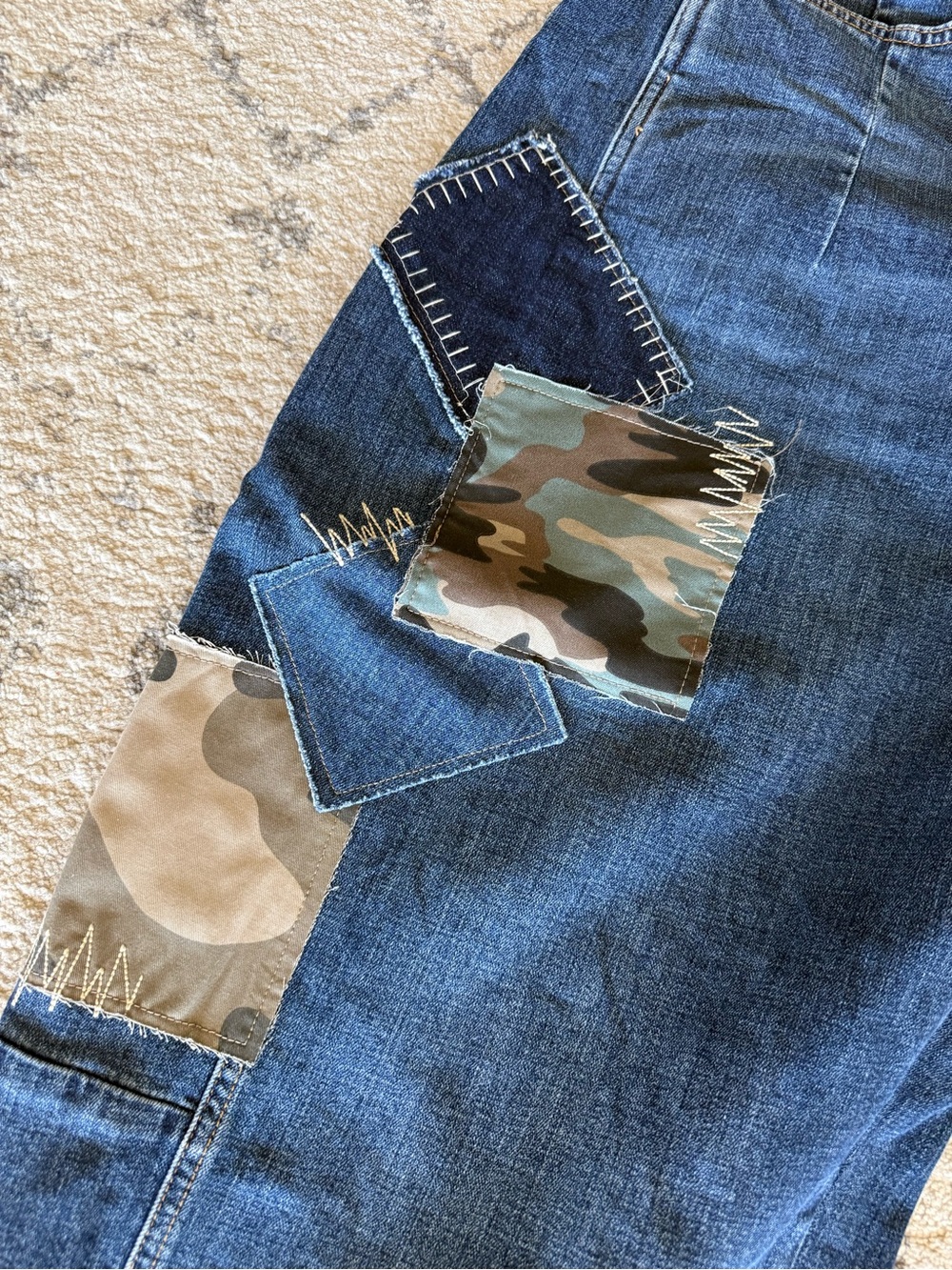 Anthropologie Pilero Kenna
Mid-Rise Heritage Barrel Camo Patchwork Jeans - Picture 5 of 8